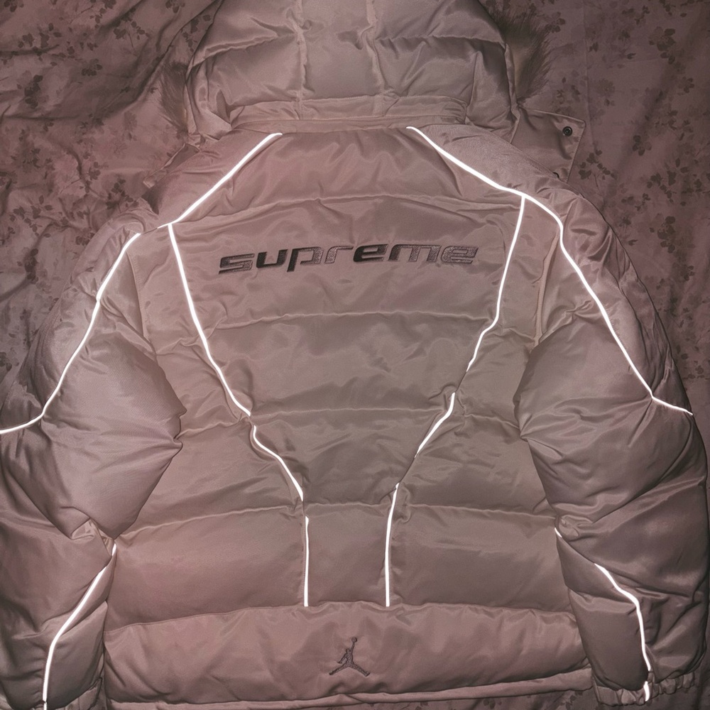 Jordan x Supreme Cream Jacket with Silver 3M reflective linings - Picture 6 of 6
